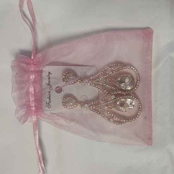 Formal earrings - Picture 3 of 3